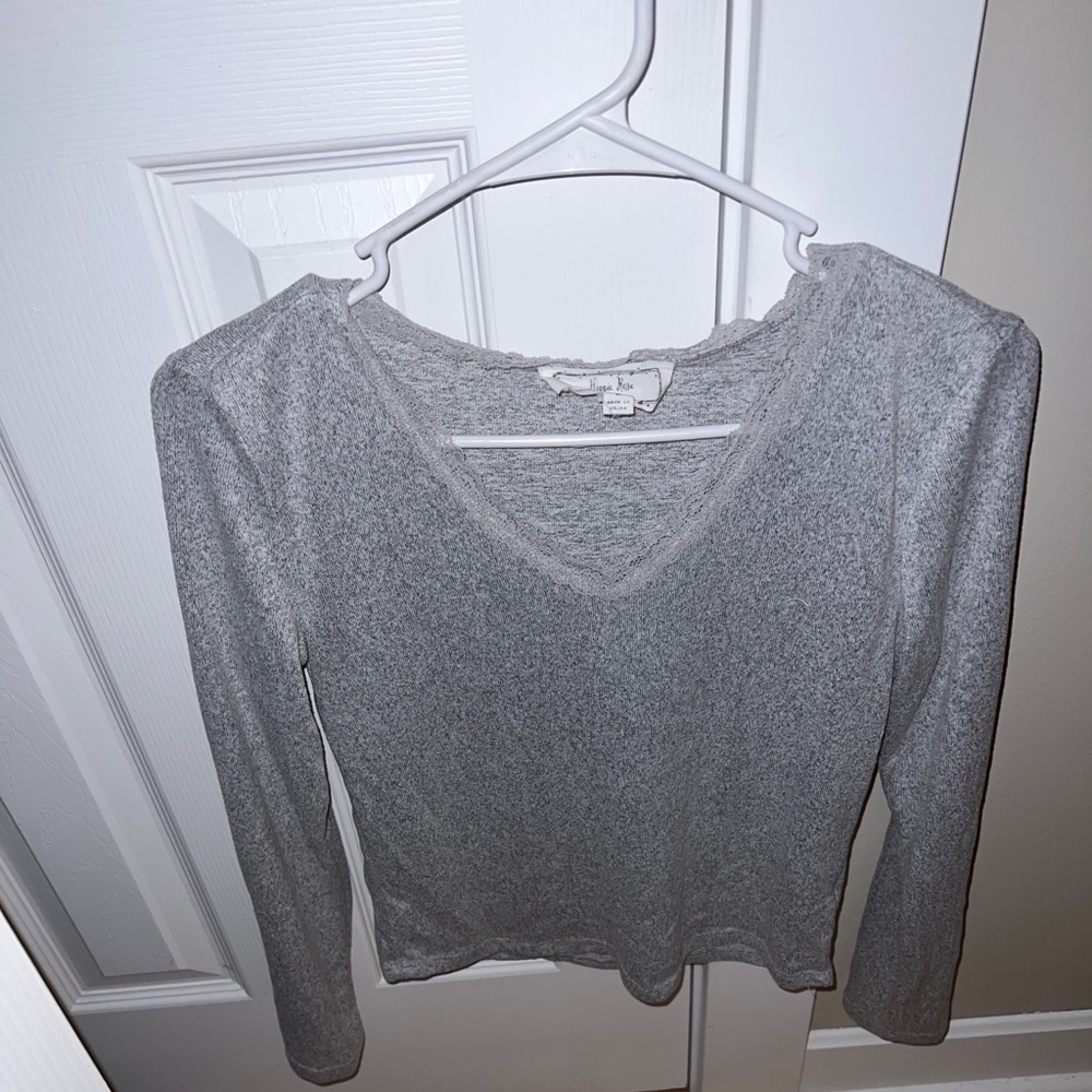 Hippie Rose small gray top
